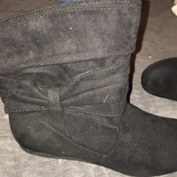 Black boots with little bows on the sides - Picture 1 of 2